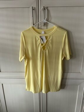 Crisscross Neck Short-Sleeve Blouse in Soft Yellow